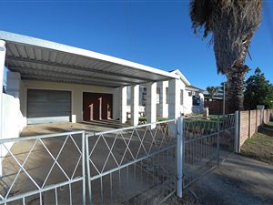 3 Bedroom House in Bothasrus