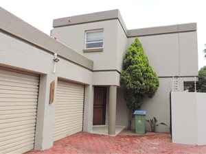 3 Bed Townhouse in Moreleta Park