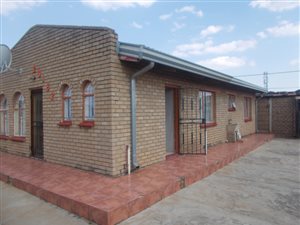 3 Bed House in Etwatwa
