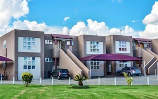 3 Bedroom Townhouse in Mulbarton
