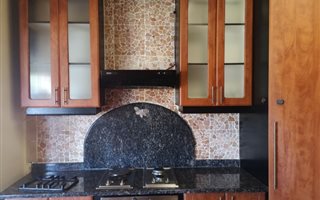 3 Bedroom House in Manors