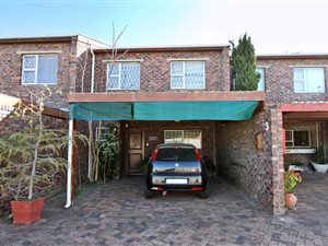 3 Bed Townhouse in Wynberg Upper