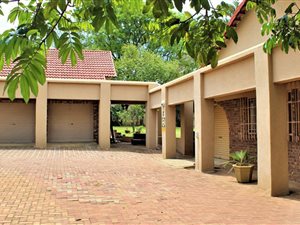 4 Bed House in Steiltes