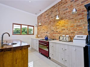 4 Bedroom House in Floracliffe