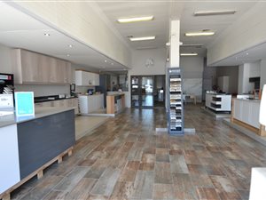 200 m² Retail Space in Denneburg