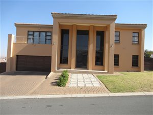 5 Bed Townhouse in Amberfield Valley