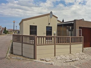 3 Bed House in Strandfontein