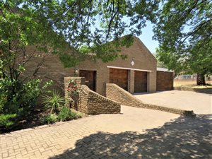 4 Bed House in Bergsig