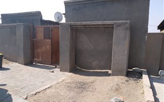 10 Bedroom House in Ivory Park