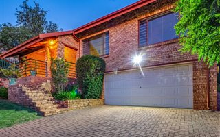6 Bedroom House in Florida Hills