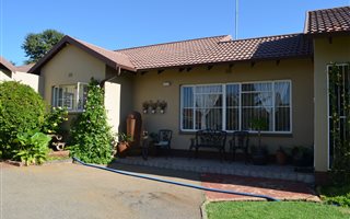 3 Bedroom House in Helikon Park