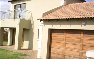3 Bedroom House in Aerorand