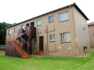 3 Bed Apartment in Grobler Park