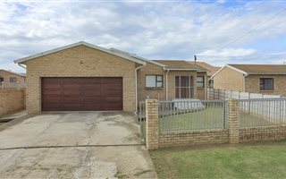 3 Bedroom House in Vanes Estate