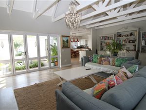 5 Bed House in Keurbooms River
