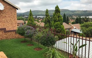 2 Bedroom Townhouse in Wilgeheuwel