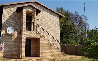 2 Bedroom Apartment in Rustenburg North