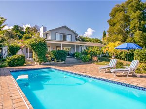 5 Bed House in Hunters Home
