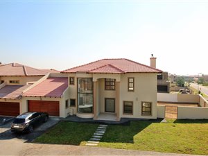 4 Bed House in Crescent Wood Country Estate
