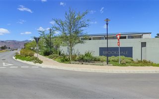 2 Bedroom Apartment in Somerset Lakes