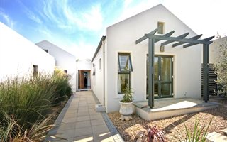 3 Bedroom House in Kelderhof Country Village