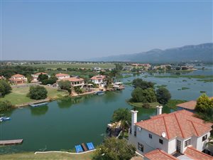 902 m² Land available in Westlake Estate