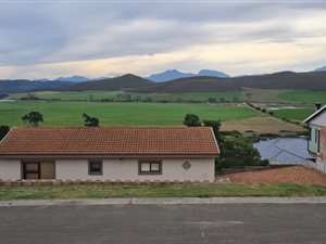 651 m² Land available in Klein Brak River