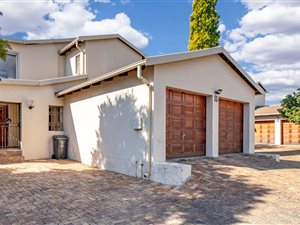 3 Bed Townhouse in Kyalami Hills