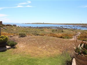 4 Bedroom House in Jacobsbaai
