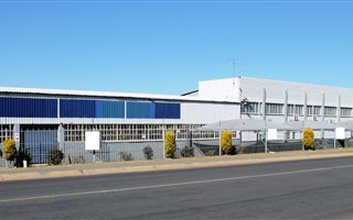 6300 m² Industrial space in Chamdor
