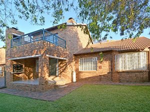 4 Bed Townhouse in Bromhof