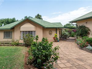 4 Bed House in Colts Hill