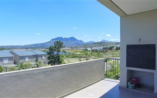 2 Bedroom Apartment in Somerset Lakes