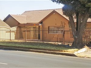 4 Bed House in Evans Park
