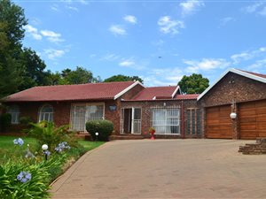 4 Bed House in Helderkruin