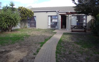 3 Bedroom Townhouse in Bloubergstrand