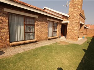 3 Bedroom Townhouse in Honeydew Manor