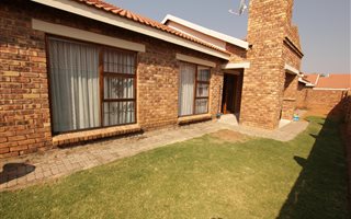 3 Bedroom Townhouse in Honeydew Manor