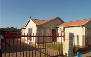 3 Bedroom House in Roodewal and surrounds