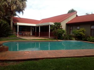 5 Bed House in Flora Gardens