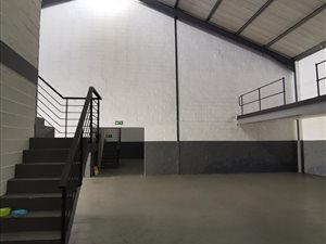 328 m² Industrial space in Airport Industria