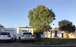4 Bedroom House in Gordons Bay Central