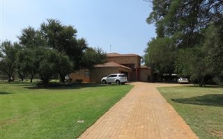 4 Bedroom House in Knopjeslaagte
