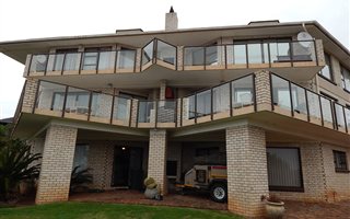 8 Bedroom House in Wavecrest