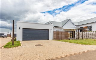 3 Bedroom House in Emberton Estate