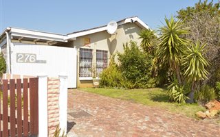 3 Bedroom House in Lotus River