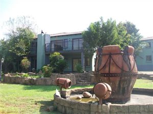 3 Bed Townhouse in Kameeldrift East
