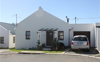 2 Bedroom House in Bredasdorp