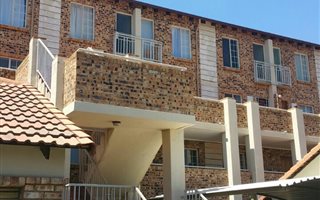 2 Bedroom Flat in Halfway Gardens