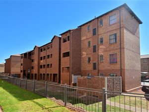 2 Bed Apartment in Kwaggasrand